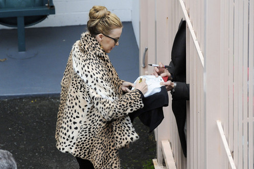  Kylie Minogue wears a leopard print mantel to greet her Sydney Fans before her "Aphrodite" Zeigen