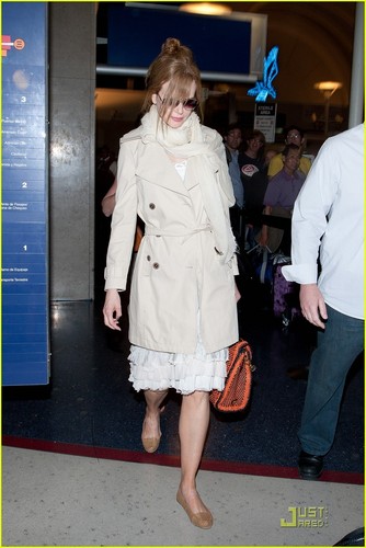  Nicole Kidman: LAX Stylish Arrival!