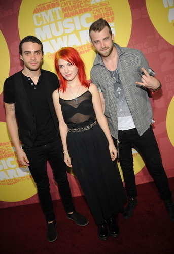  Paramore at CMT Музыка Awards 2011