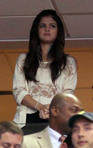  Selena - Watching The 2011 NBA Finals Between The Dallas Mavericks & Miami Heat - June 07, 2011