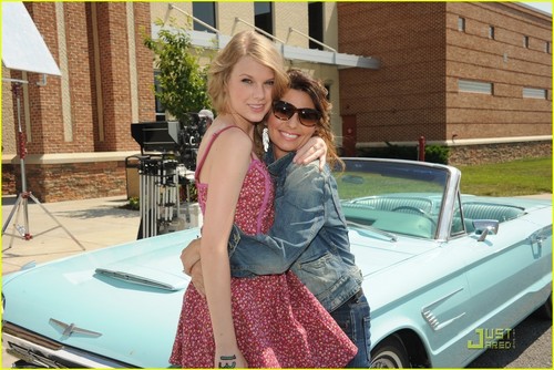Taylor Swift: Thelma & Louise with Shania Twain, Part 2!