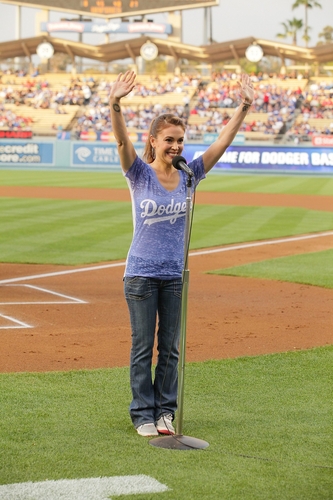  Alyssa - célébrités At The Dodgers Game, June 11, 2010