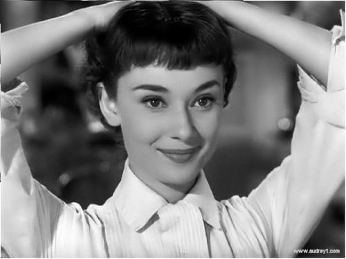  Lovely Hepburn in Roman Holiday ( 1953 )