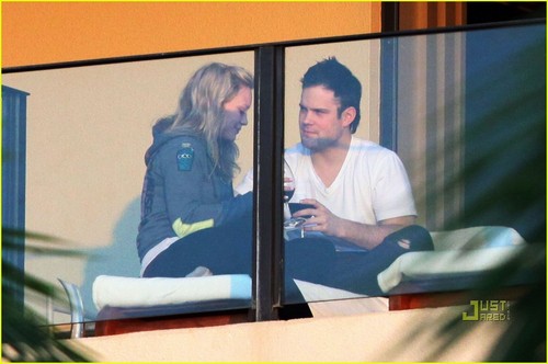  Hilary Duff & Mike Comrie: Proposal