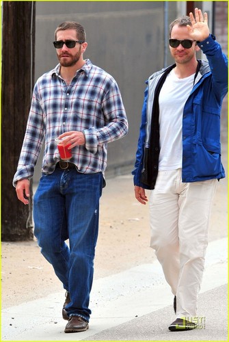  Jake Gyllenhaal Lunches with Peter Sarsgaard