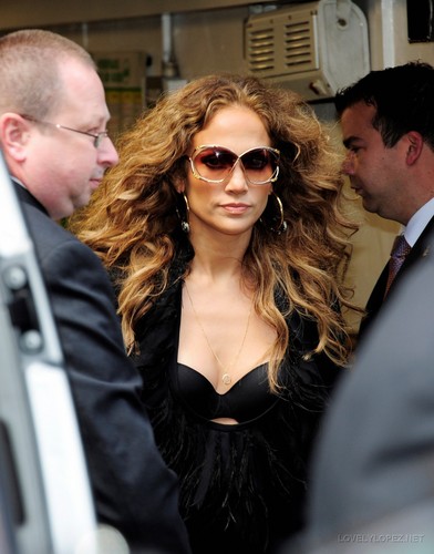  Jennifer - Leaving her লন্ডন Hotel - June 11, 2011