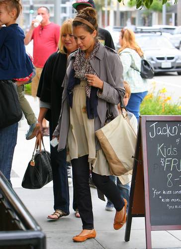  Jessica - Out for breakfast in Beverly Hills - June 11, 2011