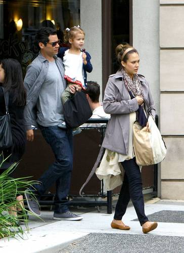 Jessica - Out for breakfast in Beverly Hills - June 11, 2011