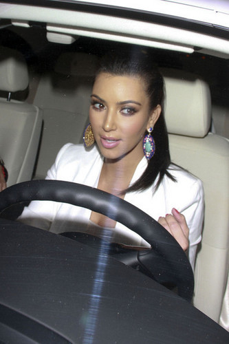 Kim Kardashian arrives at Katsuya in Hollywood