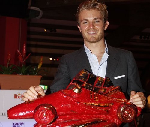  Nico Rosberg with Bandini trophy