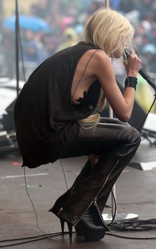  Taylor Momsen at Download Festival (June 12).