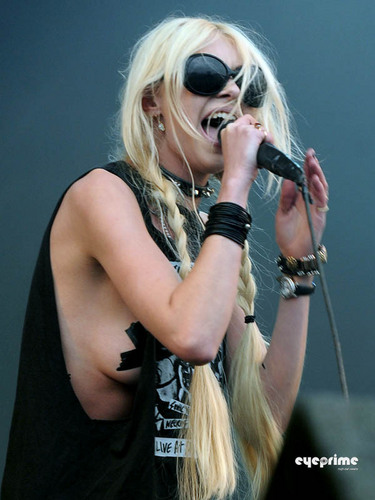  Taylor Momsen performs during 2011 Download Festival in the UK, Jun 12