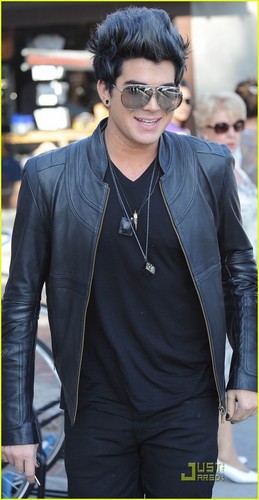 Adam Lambert Clears Up Accident Rumors
