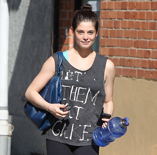  Ashley was photographed leaving the gym again yesterday (6/17)