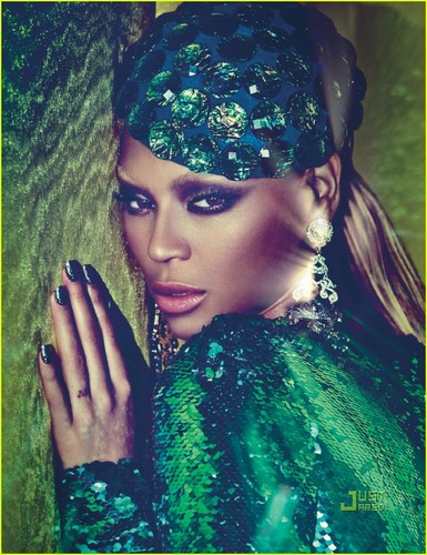  Beyonce Covers 'W' July 2011