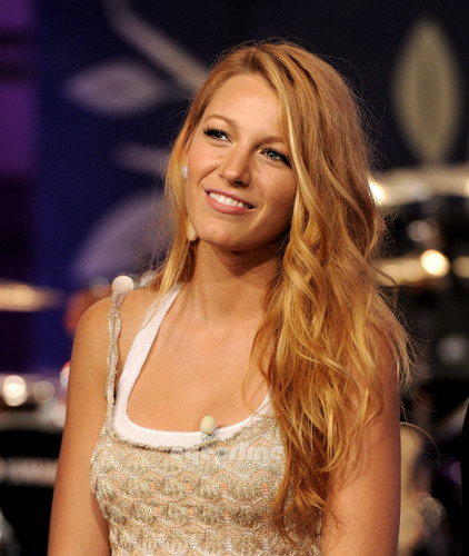  Blake Lively appears on The Tonight tunjuk With jay Leno, Jun 15