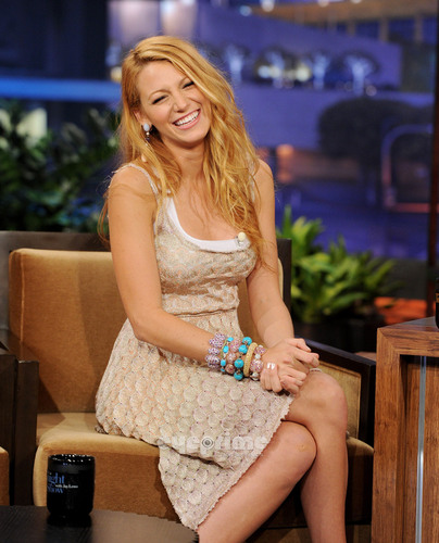  Blake Lively appears on The Tonight hiển thị With chim giẻ cùi, jay Leno, June 15