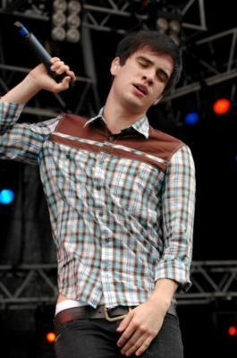 Brendon Urie Canto <3