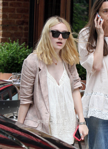 Dakota Fanning was spotted arriving at her Hotel in Tribeca, Jun 16 