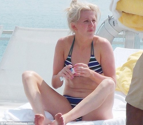  Ellie Goulding on a Miami getaway 17/6/11