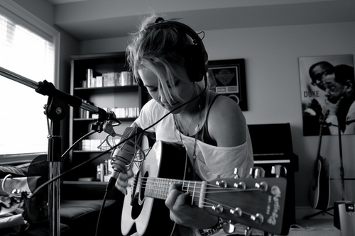  Emily Osment-Guitar