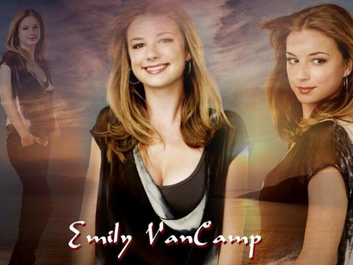  Emily VanCamp