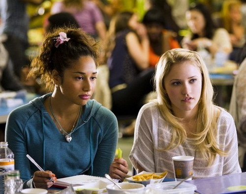  FIRST 이미지 OF CYBERBULLY STARRING EMILY OSMENT