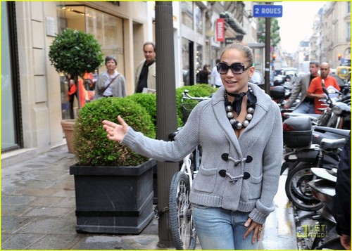  Jennifer Lopez: Lanvin Lady in Paris!