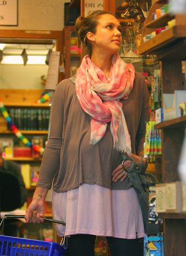  Jessica - Shopping at Bodhi বৃক্ষ Bookstore in Beverly Hills - June 16, 2011