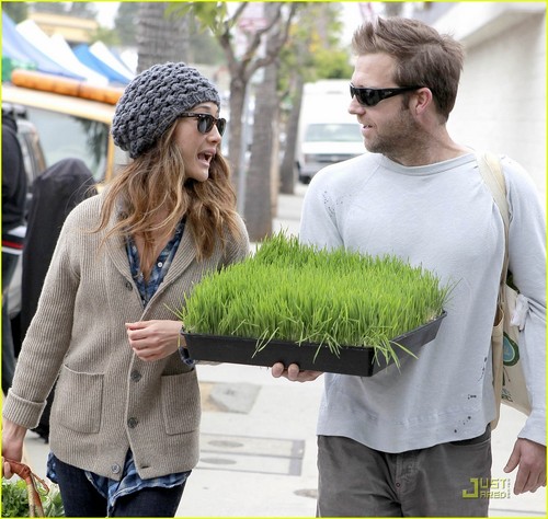  Maggie Q: Greens & herbe from Farmer's Market!
