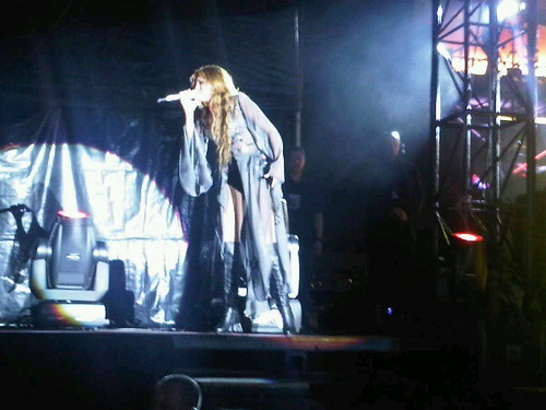 Miley - Gypsy hati, tengah-tengah Tour (Corazon Gitano) (2011) - On Stage - Manila, Philippines - 18th June 2011