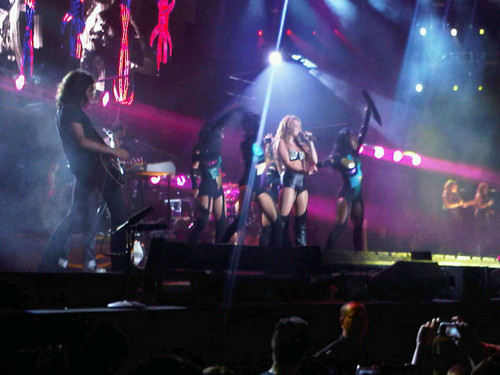  Miley - Gypsy hati, tengah-tengah Tour (Corazon Gitano) (2011) - On Stage - Manila, Philippines - 18th June 2011
