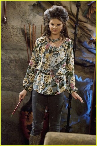  New stills of Selena Gomez from Wizards of Waverly Place