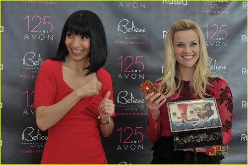  Reese Witherspoon: Avon Global Ambassador World Tour