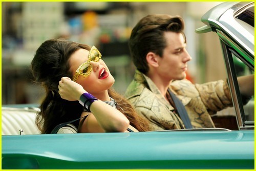  Selena Gomez Loves wewe 'Like A upendo Song'