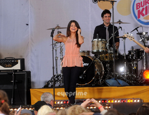  Selena Gomez performs at Good Morning America in NY, Jun 17