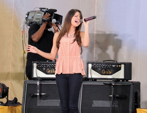  Selena - Good Morning America Summer コンサート Series - June 17, 2011