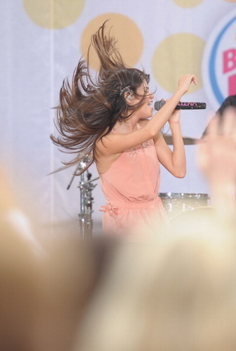  Selena - Good Morning America Summer концерт Series - June 17, 2011