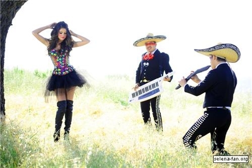 Selena - 'Love wewe Like a upendo Song' muziki Video Stills 2011