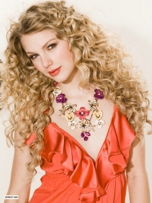 Taylor Swift Seventeen Photoshoot-June 18