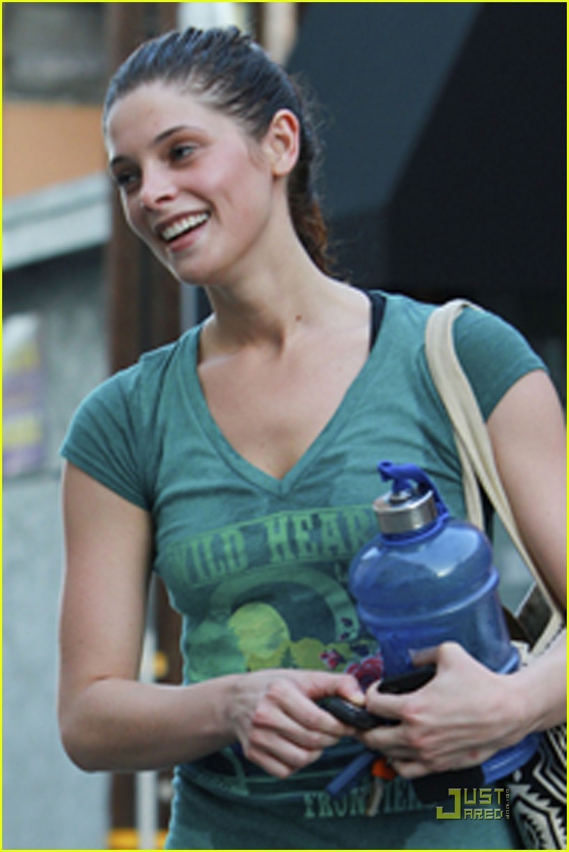Ashley Greene's Green Workout! - Twilight Guys Photo (23086659) - Fanpop