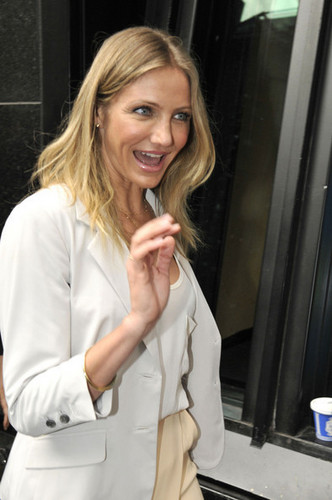  Cameron Diaz is spotted in Manhattan coming out of the "Good Morning America" studios