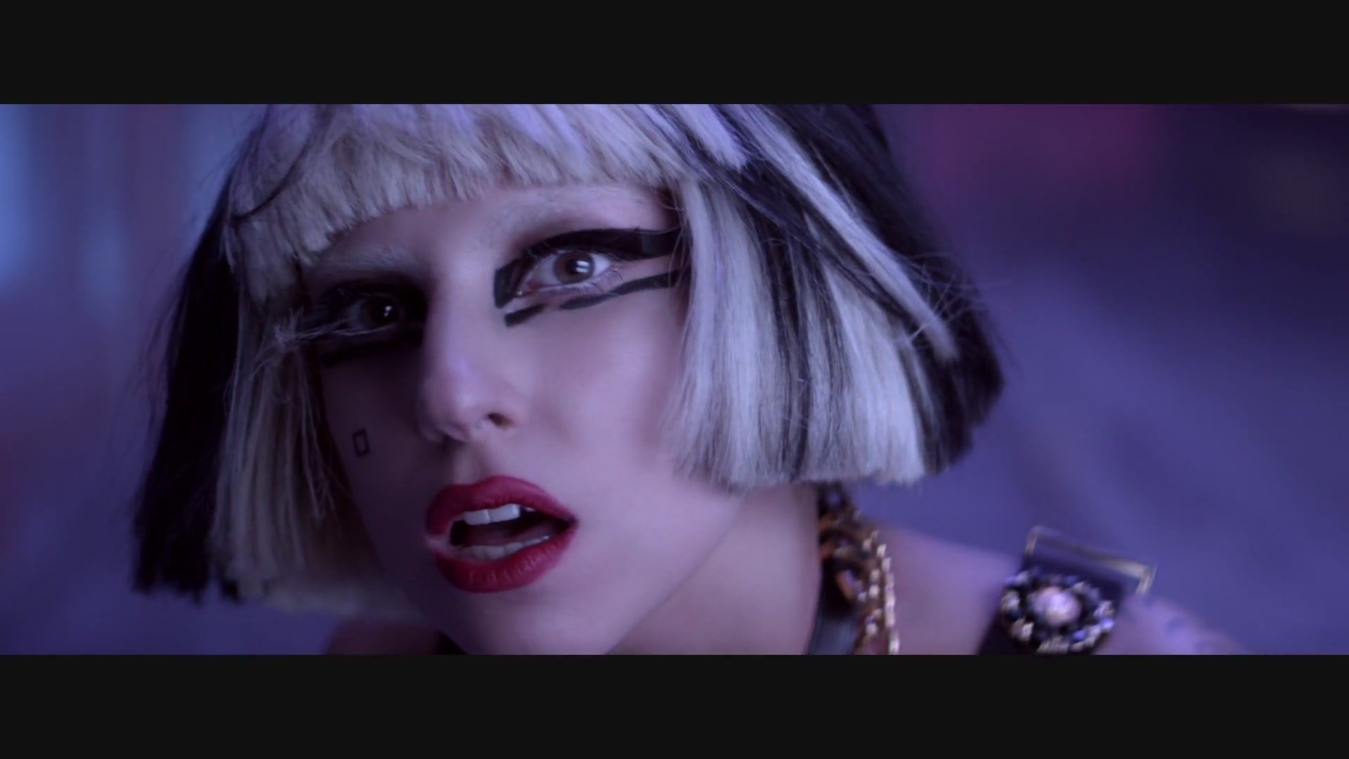 Найти клип по сюжету. Lady Gaga. Леди Гага клипы. The Edge of Glory леди Гага. Леди Гага в клипе Покер фейс.