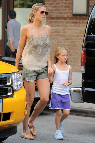  Heidi Klum & Daughter Leaving New York Hotel