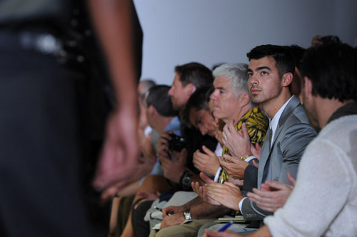  Joe Jonas: Calvin Klein 表示する in Milan