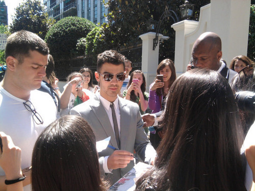  Joe Jonas: Calvin Klein دکھائیں in Milan