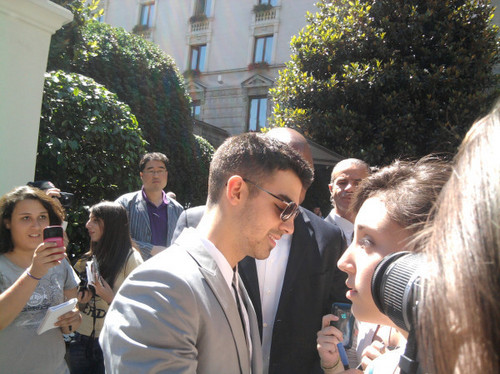  Joe Jonas: Calvin Klein toon in Milan