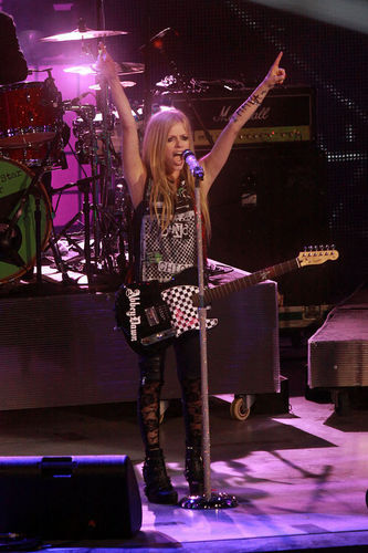 June 19 Mmvas Live Performance Avril Lavigne Photo 23075699 Fanpop