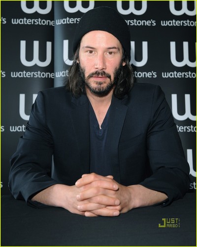  Keanu Reeves: 'Ode to Happiness' Book Signing!