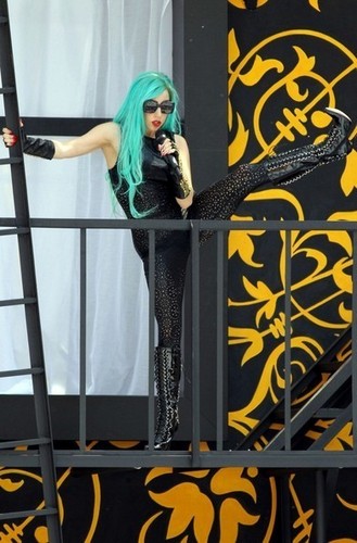  Lady Gaga Rehearses for Much Musica